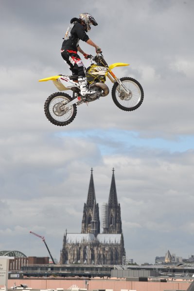 Im Rahmen der Messe fand auch die Suzuki Night of the jumps statt